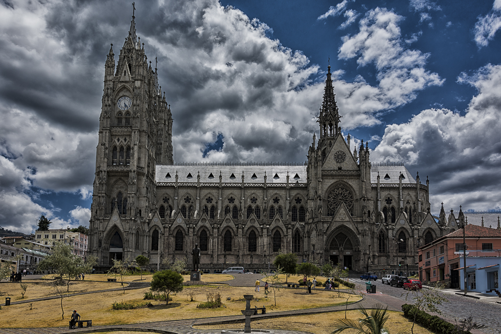 basilica del voto nacional en Quito