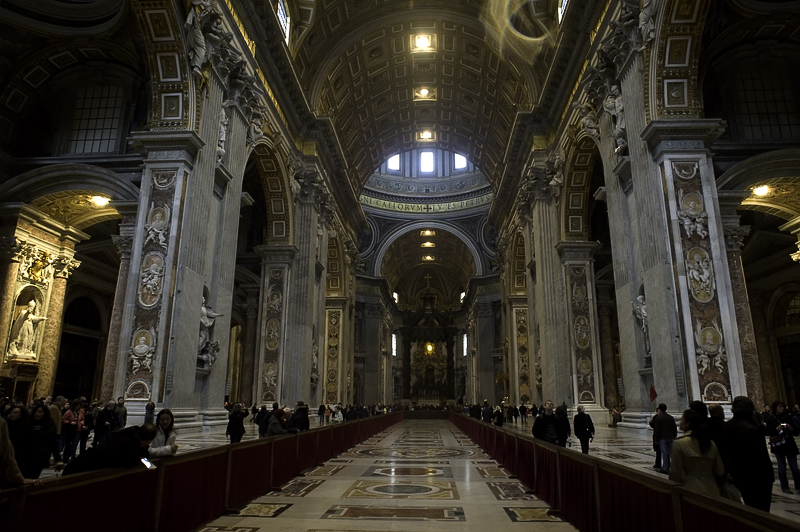 Basilica di San Pietro: la navata centrale