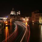 Basilica Salute bei Nacht in Venedig