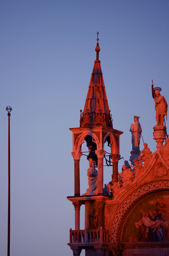 Basilika im Abendlicht