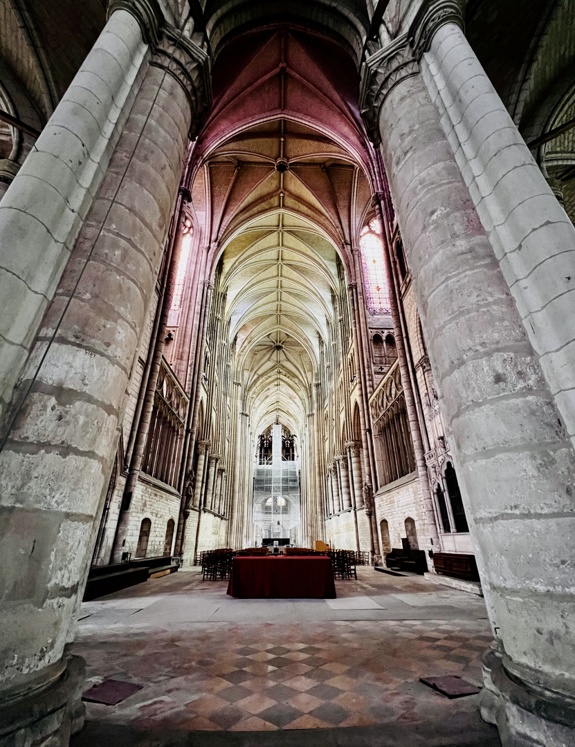 Basilika in Saint Quentin / F