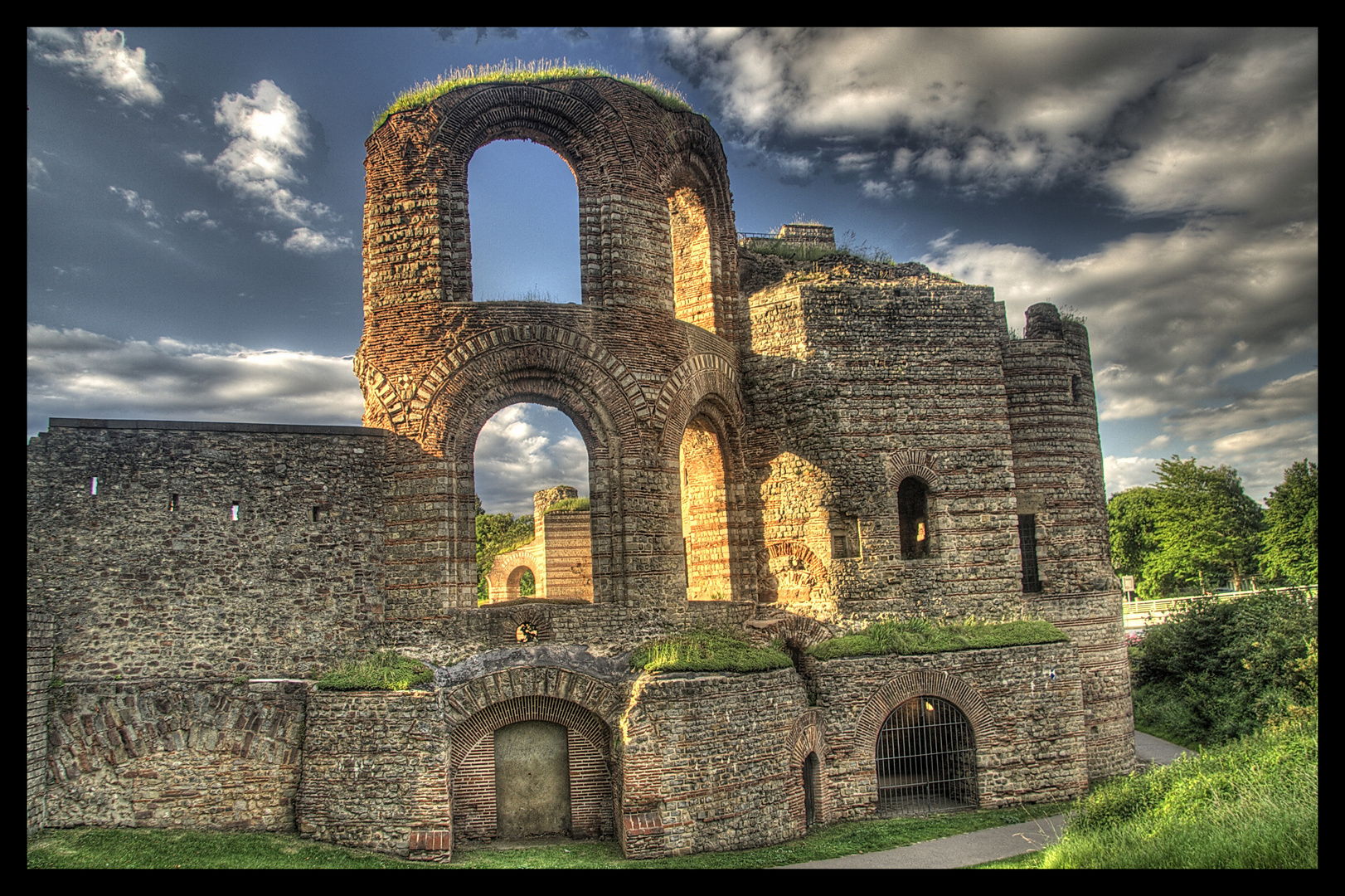 Basilika in Trier beim Sonnenuntergang