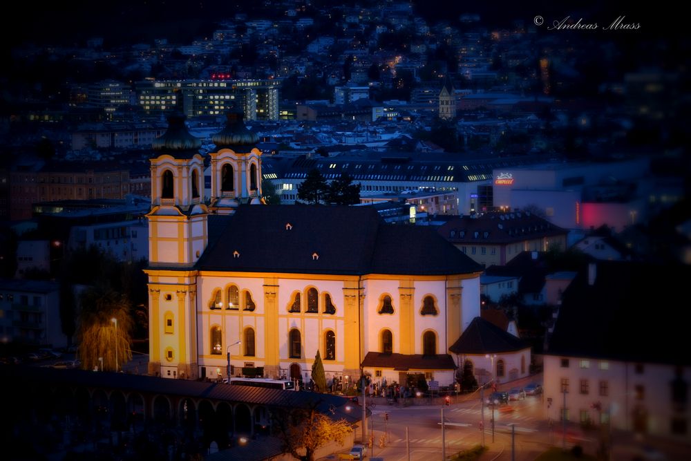 Basilika Innsbruck bei Nacht