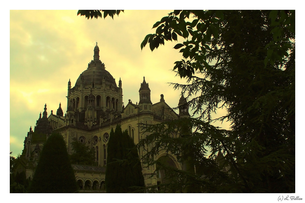 " Basilika Sainte - Thérèse in Lisieux ,Normandie "