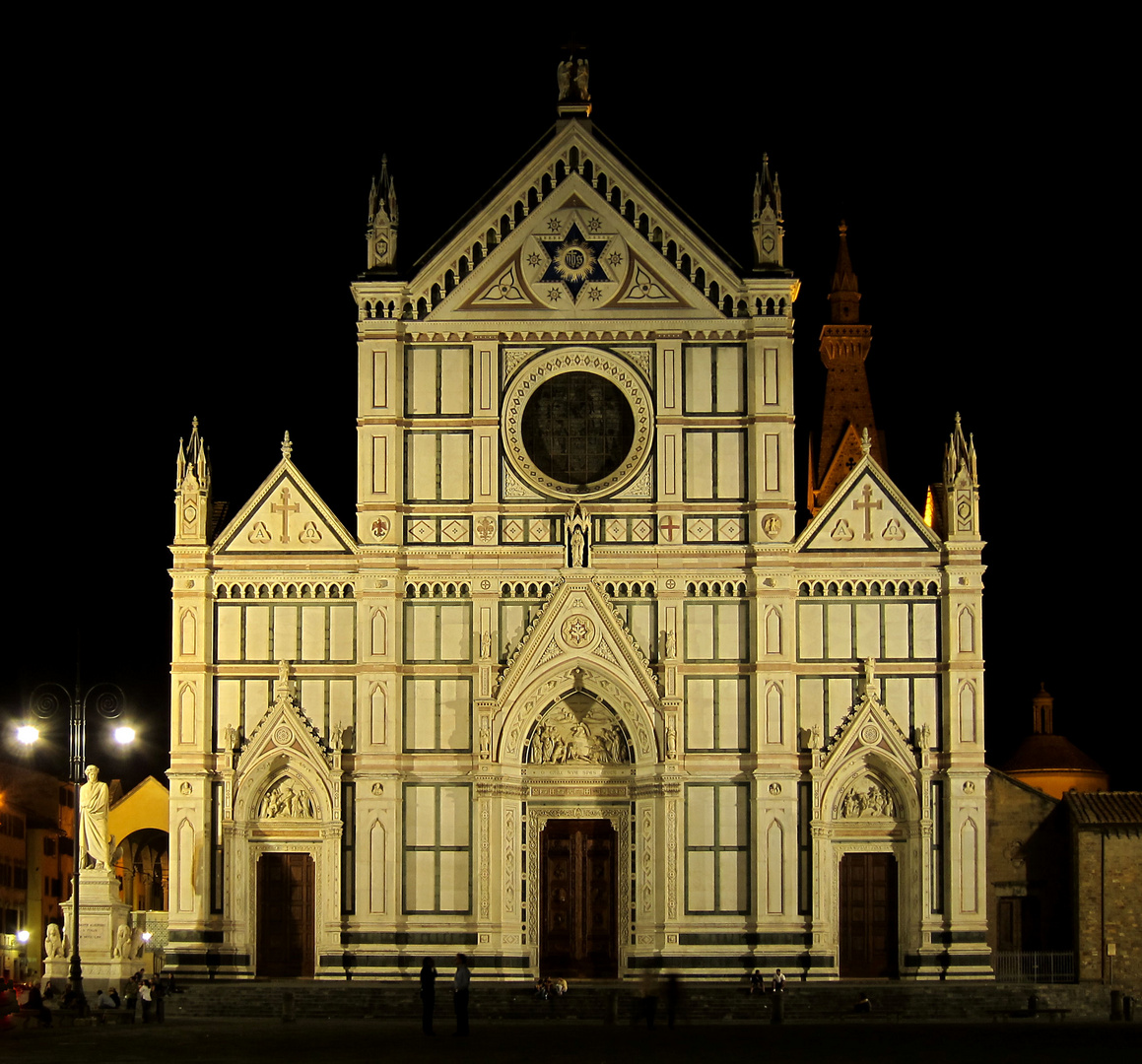 Basilika Santa Croce in Florenz bei Nacht