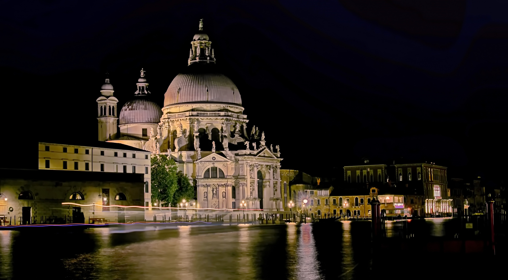 Basilika Santa Maria della Salute in der Nacht