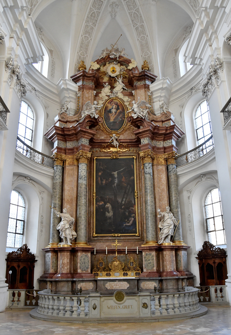 Basilika St. Martin Welfengruft im nördlichen Querschiff