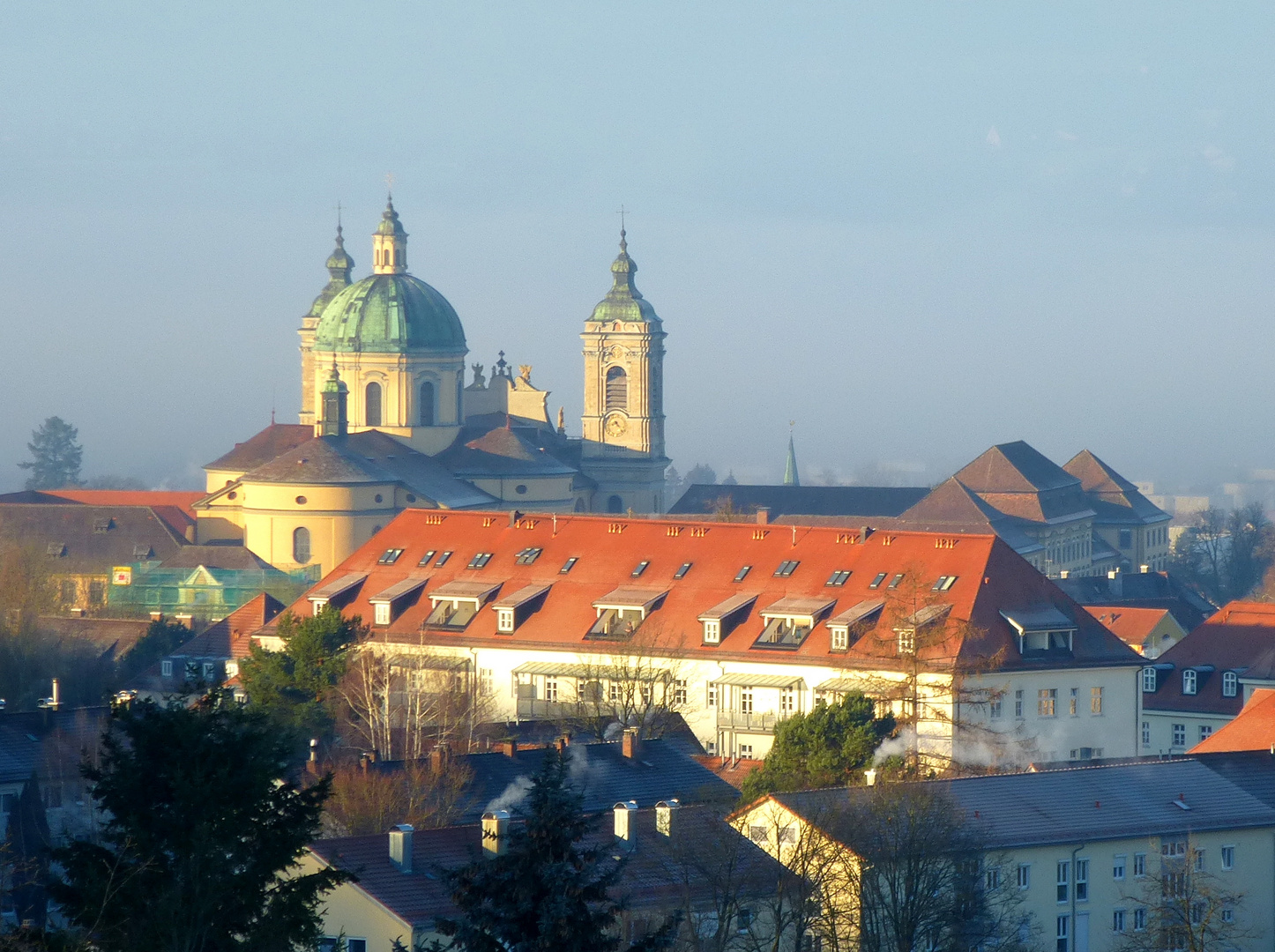 Basilika Weingarten vor dem Nebel im Schussental