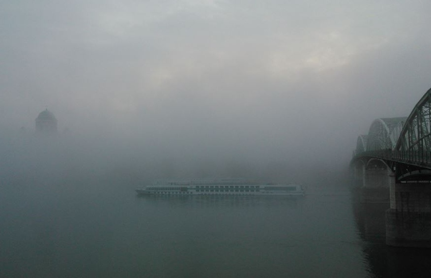 Basilika,Schiff ,Brücke im nebel!