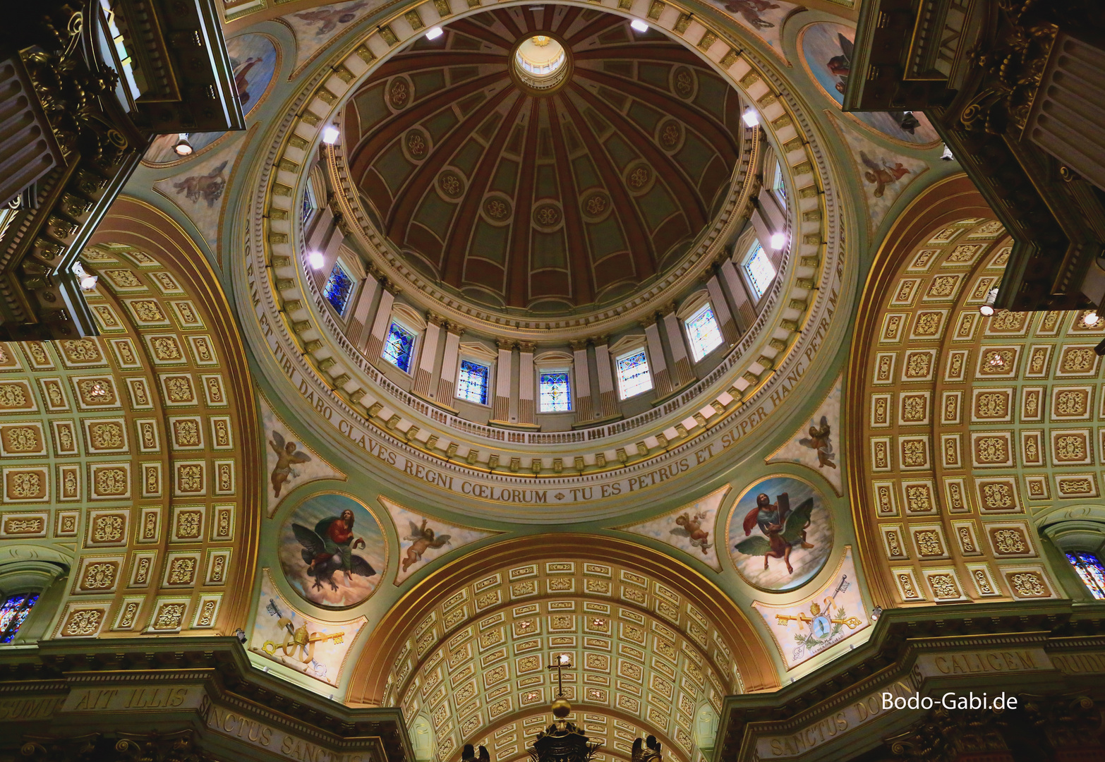 Basilique-Cathedrale Marie-Reine-du-Monde