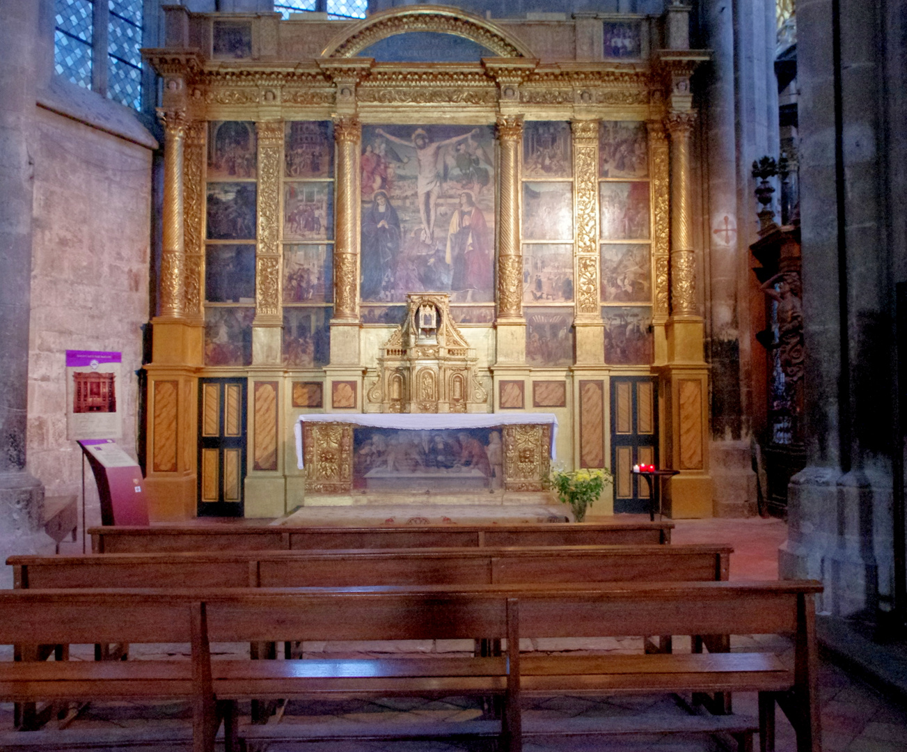 Basilique de St Maximin la Ste Baume - Rétable de la crucifixion