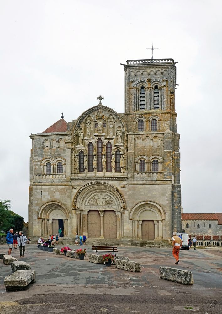 Basilique Sainte Marie Madeleine de Vezelay photo et image