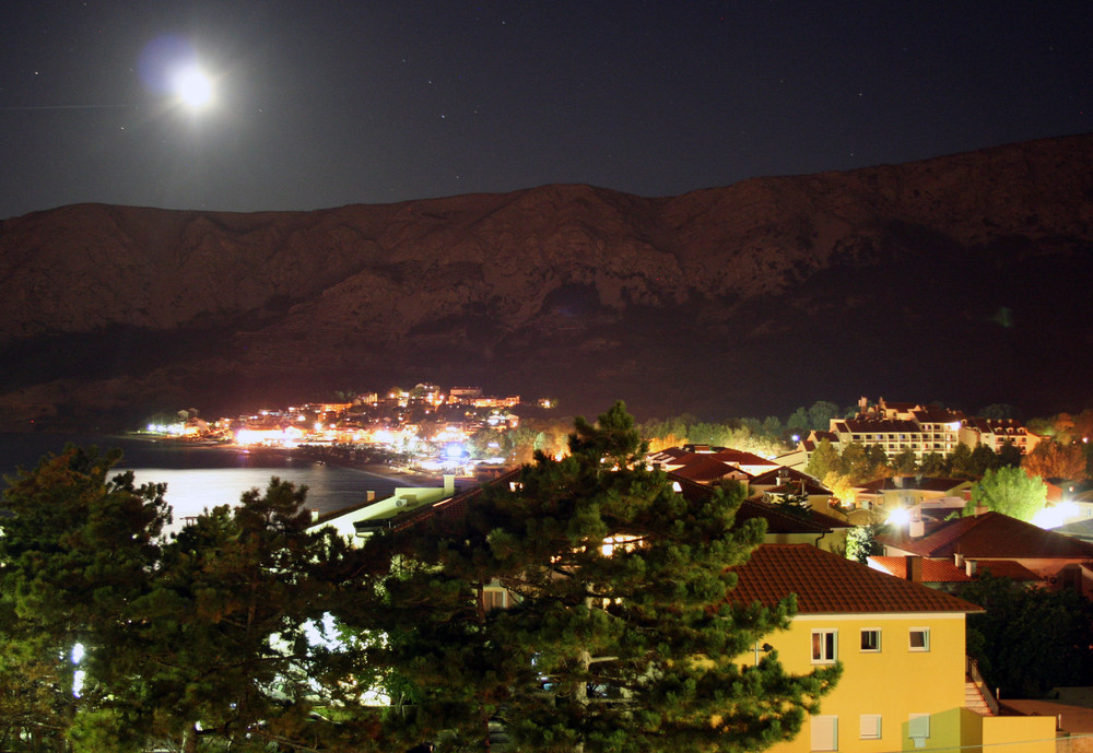 Baska bei Nacht