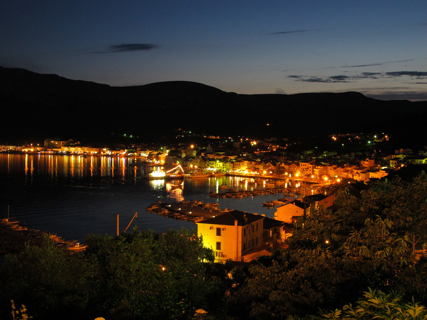 Baska bei Nacht