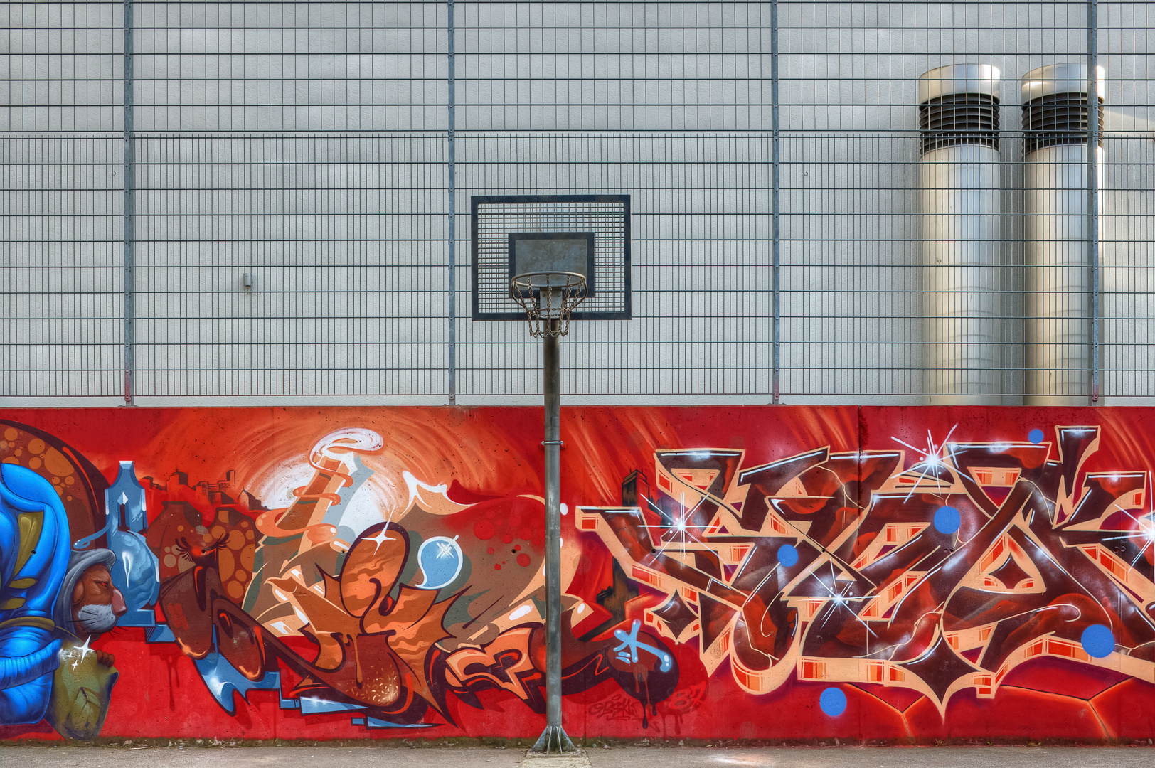 Basketballkorb auf Bolzplatz, Wiesbaden