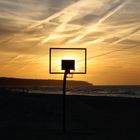 Basketballkorb im Sonnenuntergang