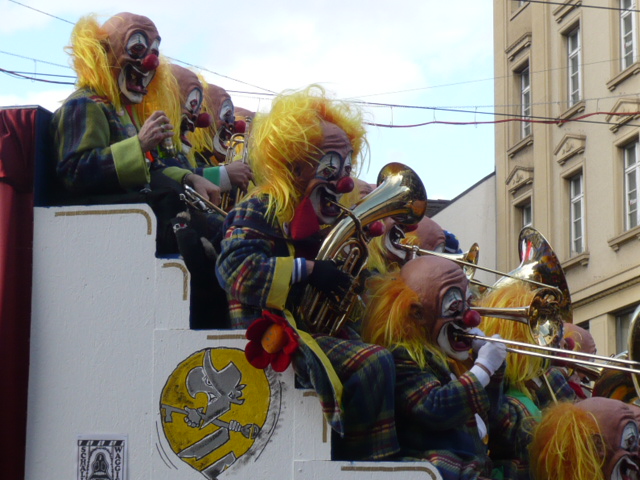 Basler Cortège  22.02.10 die Gugge Noote-Schysser Glaibasel