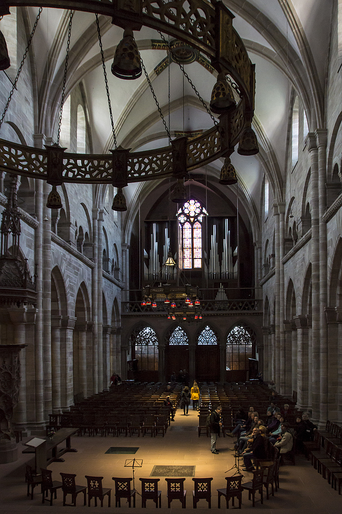 Basler Münster Innenraum im Licht