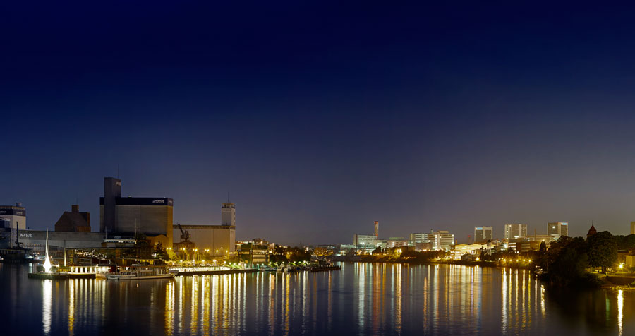 Basler Rheinhafen mit Industrie