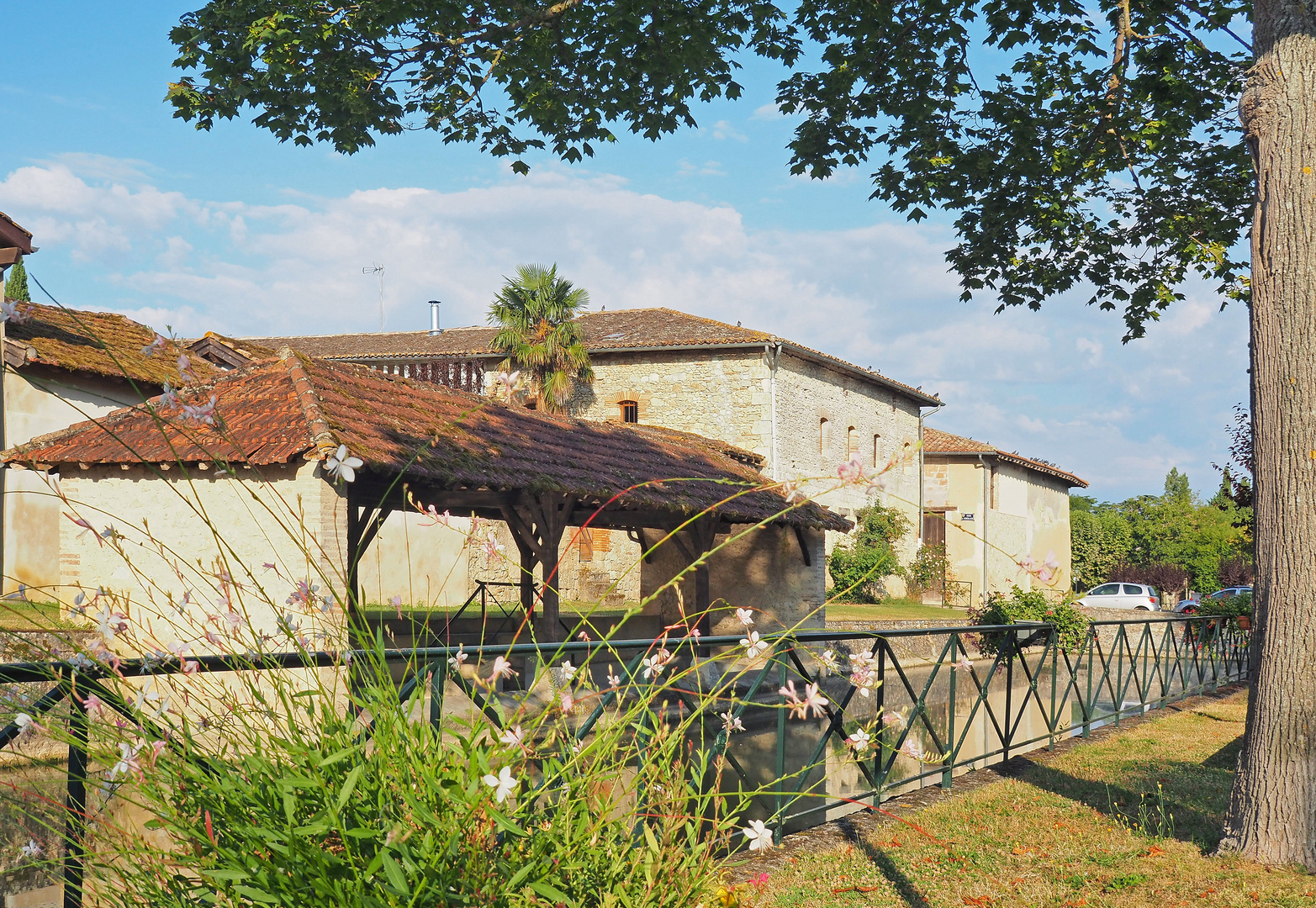 Bassin et lavoir du Chemin de ronde