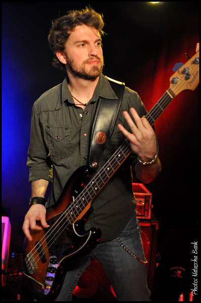 Bassist von Micky and the Motorcars in Norderstedt