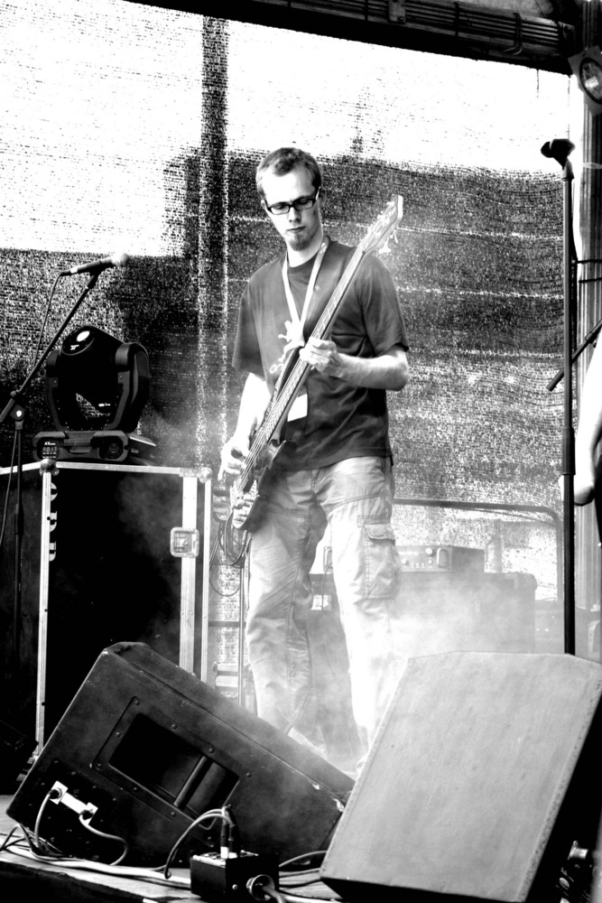 Bassist von Rücksaite