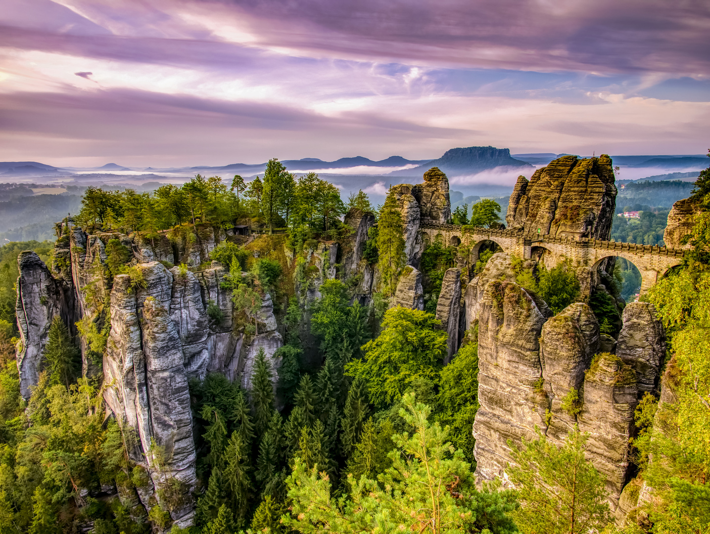 Bastei bei Sonnenaufgang HDR - Elbsandsteingebirge