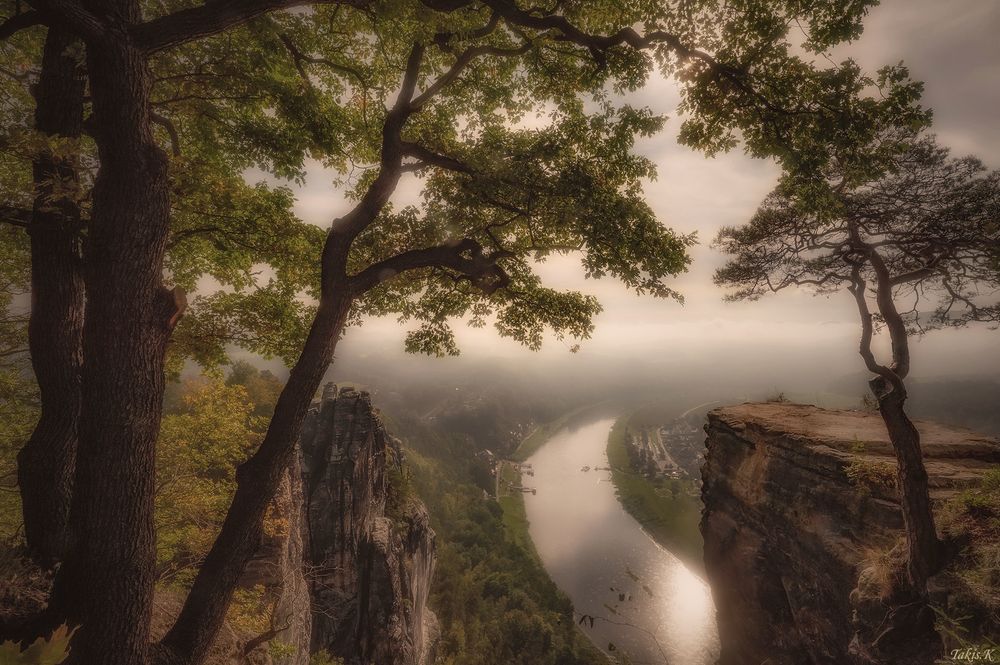 Bastei mit Blick auf die Elbe