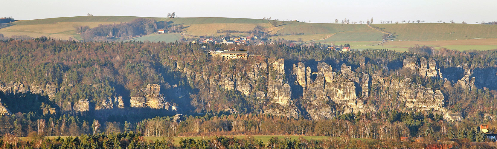 Bastei von der Festung Königstein aus, wobei es ...