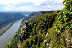 Basteiblick elbabwärts in Richtung Wehlen