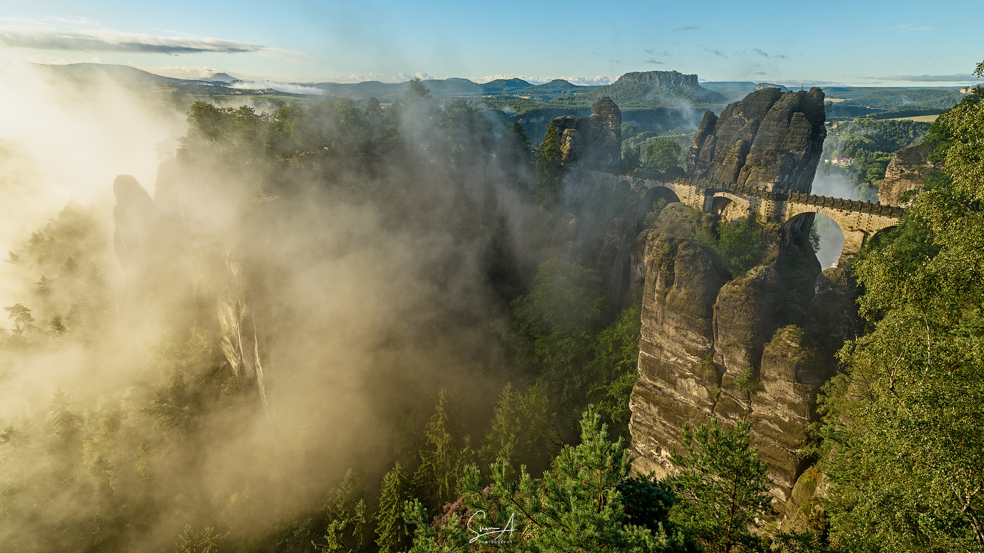 Basteibrücke im Morgennebel