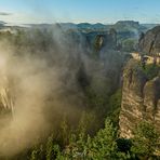 Basteibrücke im Morgennebel