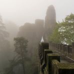 Basteibrücke im Nebel