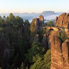 Basteibrücke mit Morgensonne und Tiefblicken in einem weiteren Panorama...