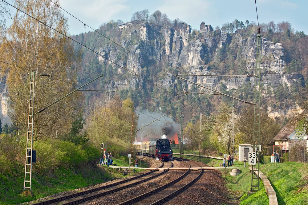 Basteifelsen mit Dampflok