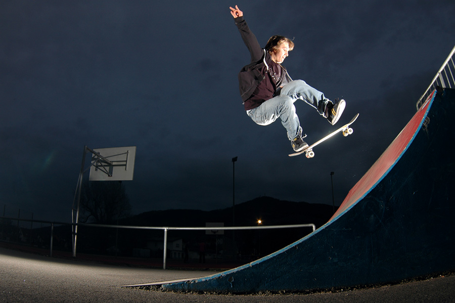 Basti - Kickflip to Fakie