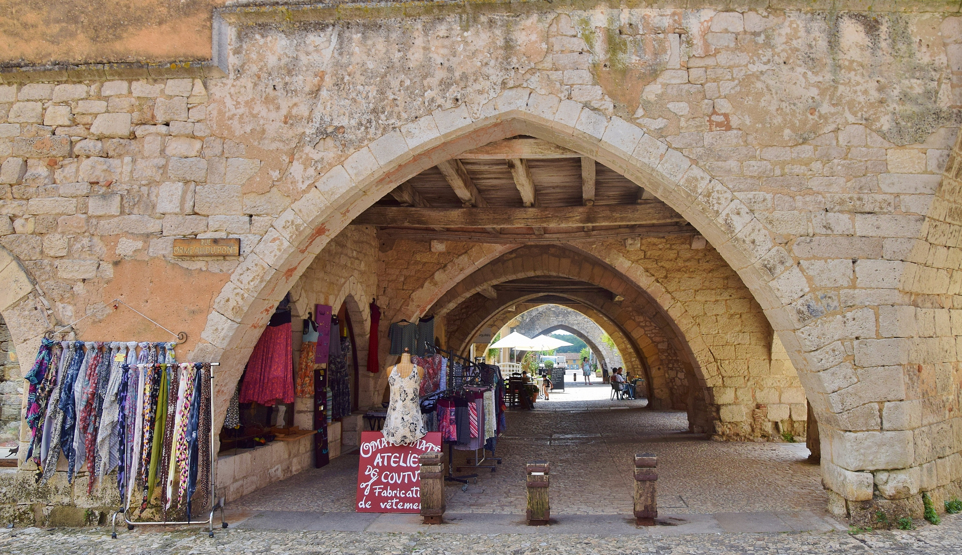 Bastide de Montpazier ....... 1