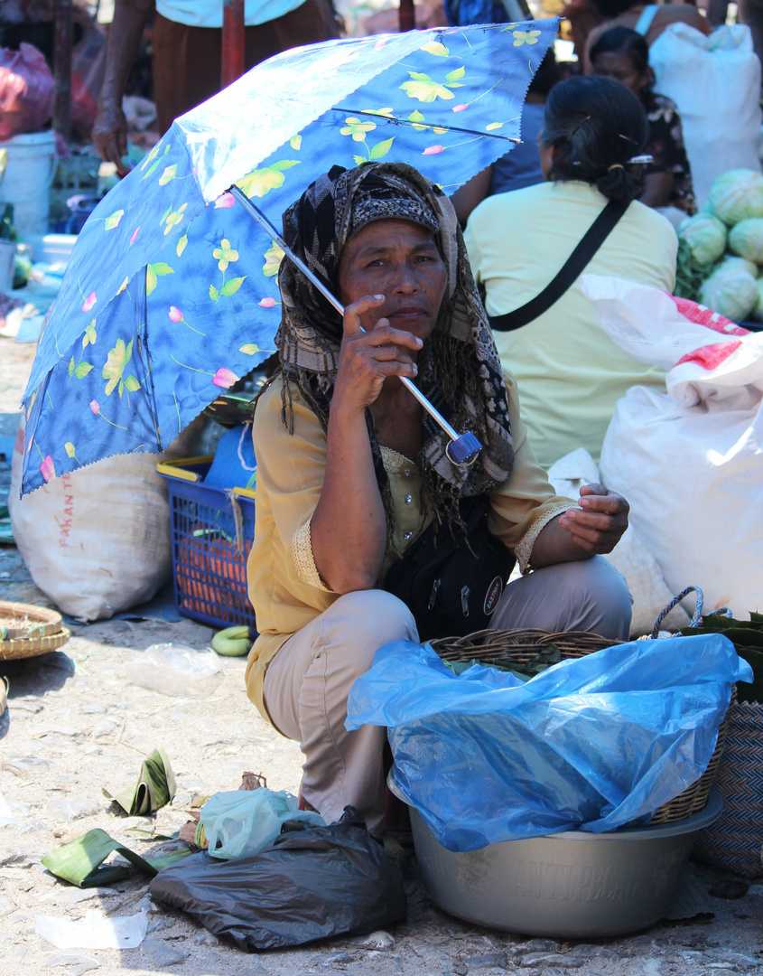 Batak Frau am Markt in Parapat