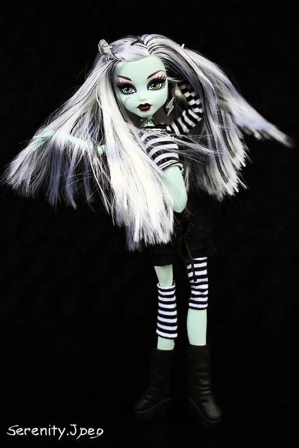 batcave-gothic-emo-ooak frankie stein- von monster high