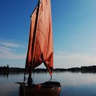 Bateau au bord de l'eau.