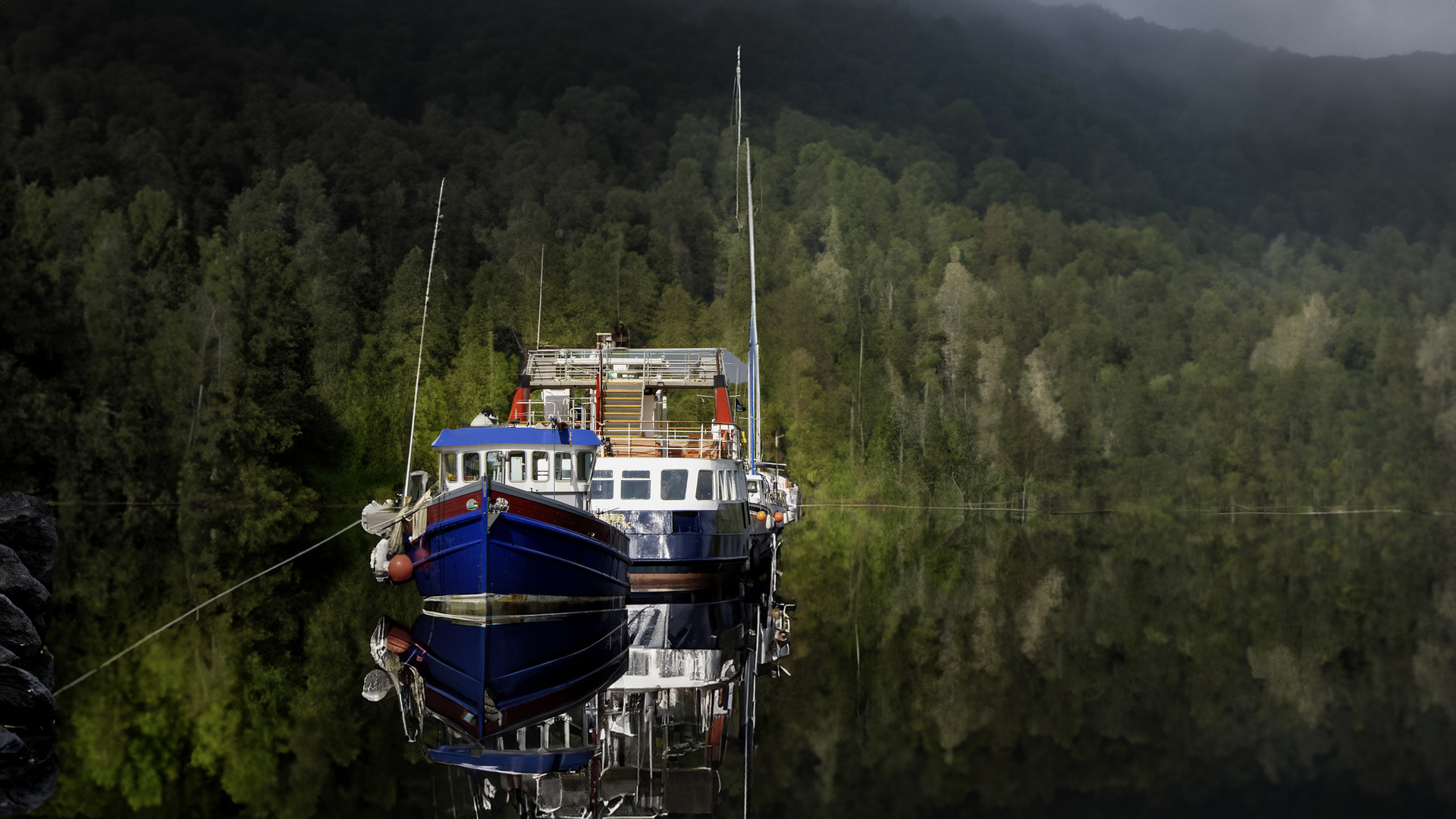 bateau écossais sur le lac