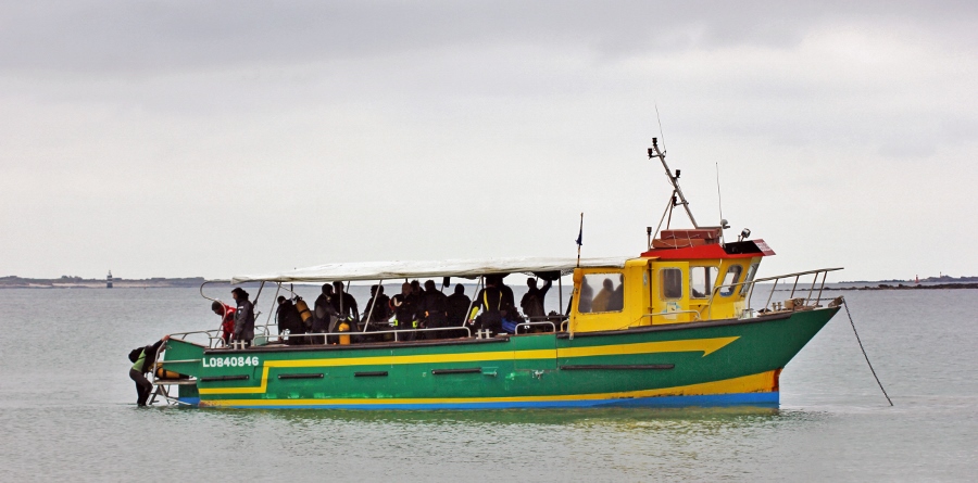 Bateau ramenant les plongeurs