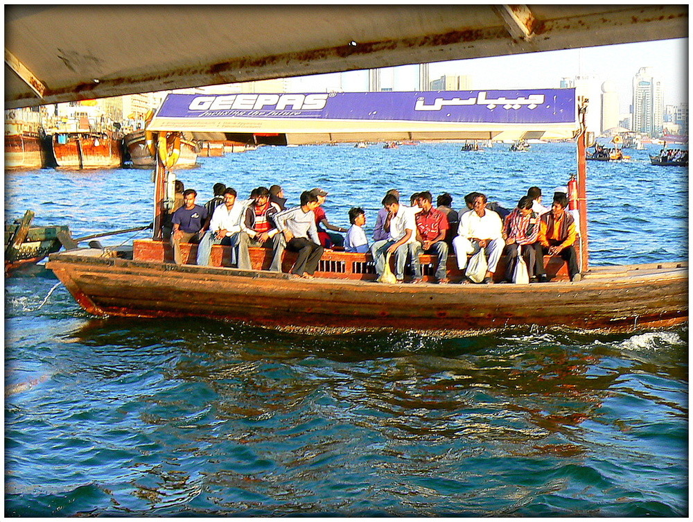 BATEAUX-BUS à Dubaï.