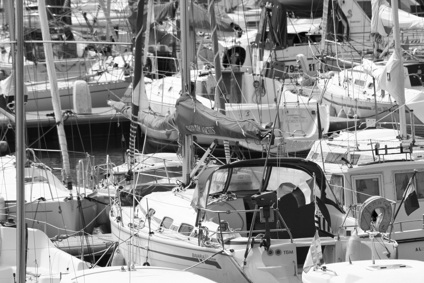 BATEAUX DE PLAISANCE NB photo et image bretagne et briere, noir et