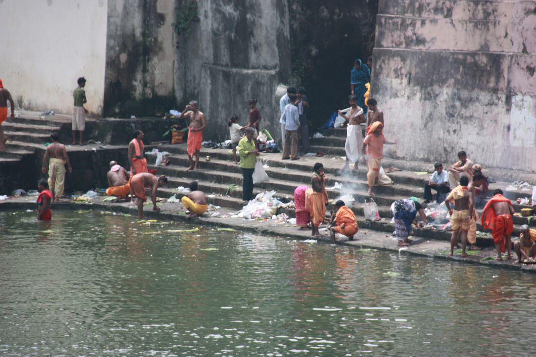 Bathing in Mumbai