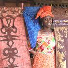 Batikstoffe und Afrikanerin in Ziguinchor, Senegal