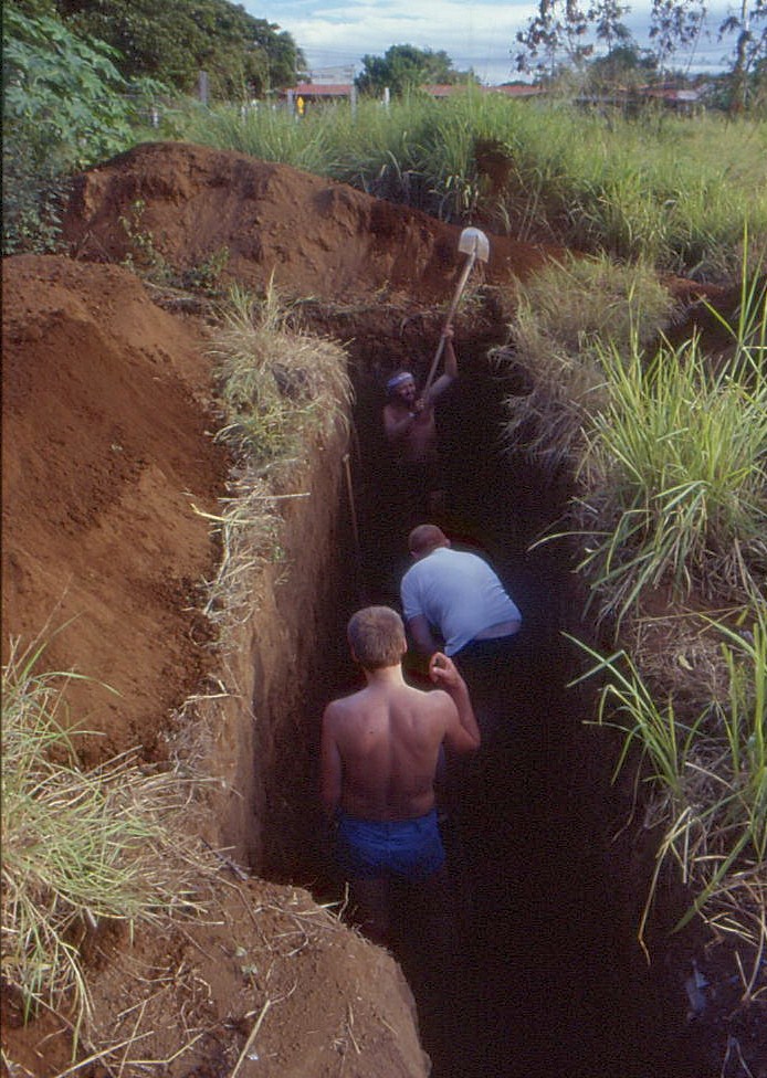 Bau des "Refugio" für Druckereimitarbeiter, Managua 1984