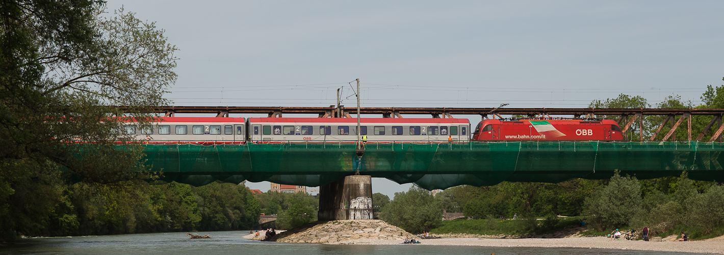 Bauarbeiten auf der Brücke