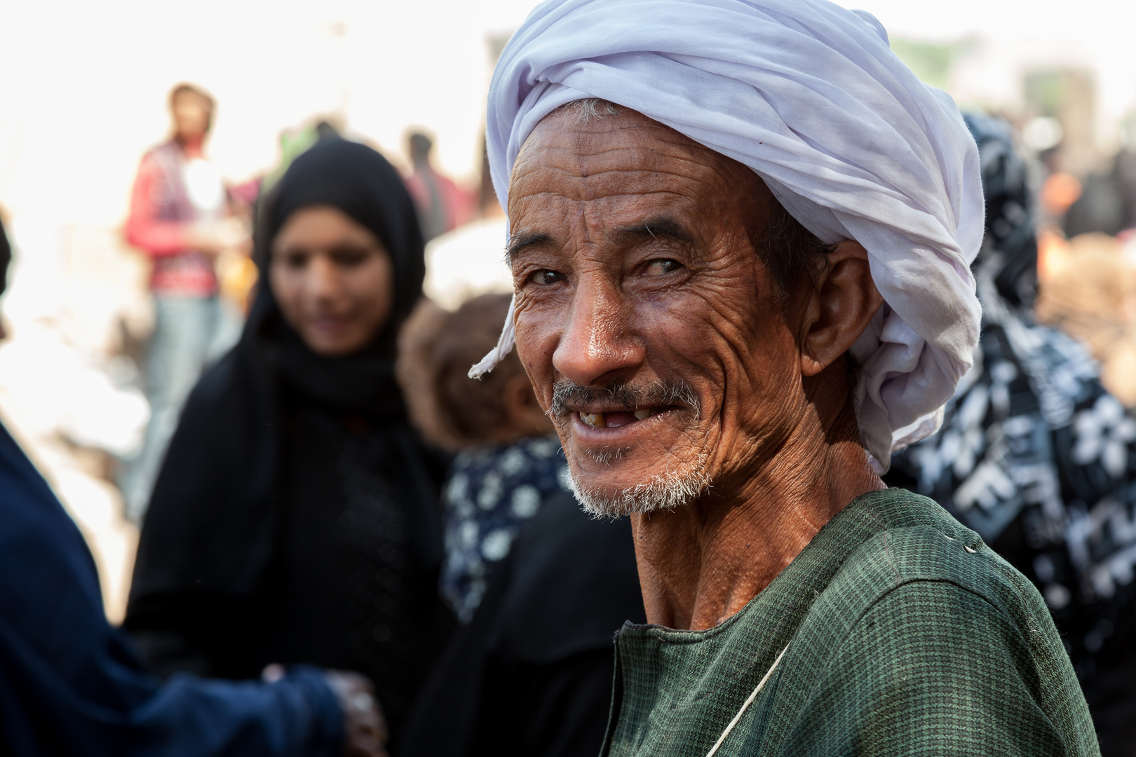 Bauer auf dem Markt in Qurna Egypt