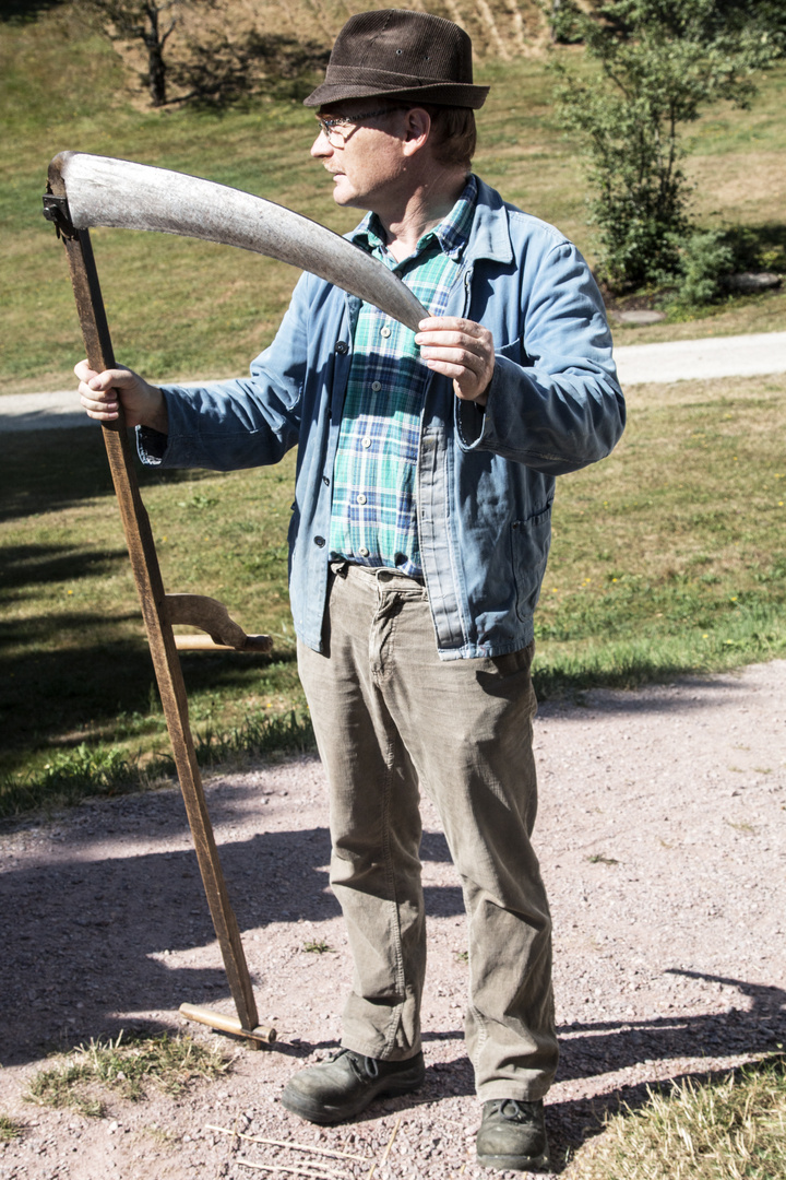 Bauer auf dem Weg zur Arbeit